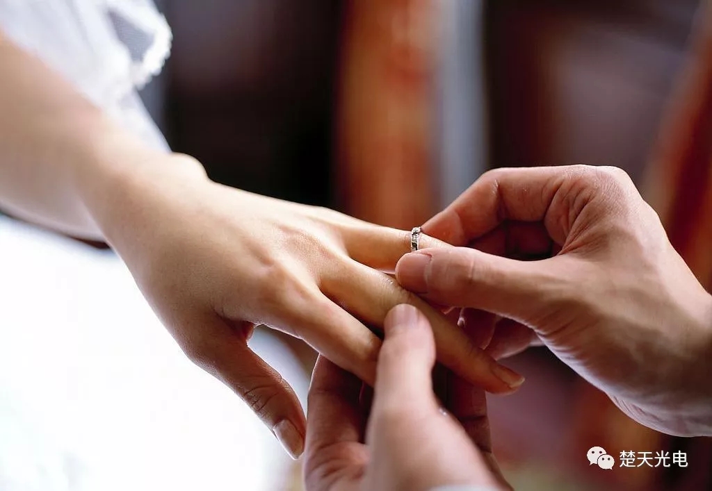 激光打標(biāo)才是情人節(jié)正確的打開方式，像極了愛情……，